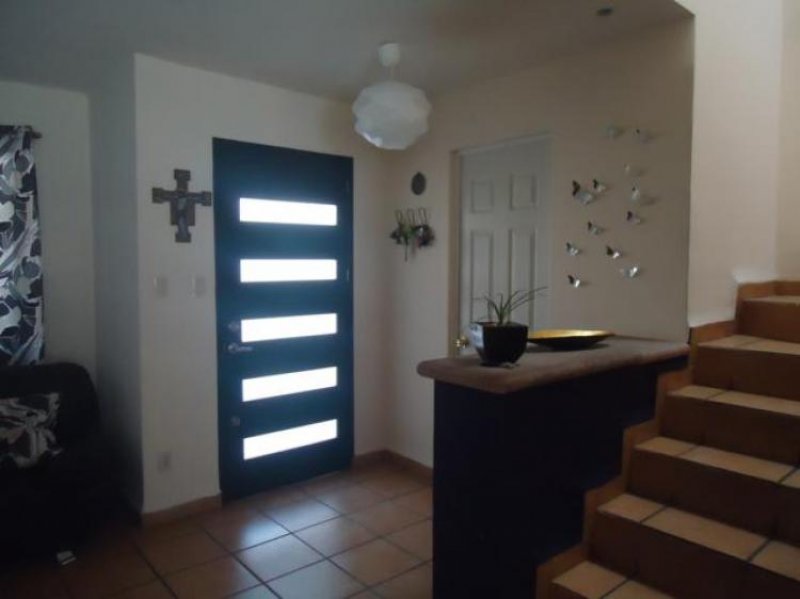 Foto Casa en Venta en Los Arcos, Irapuato, Guanajuato - $ 2.350.000 - CAV108077 - BienesOnLine