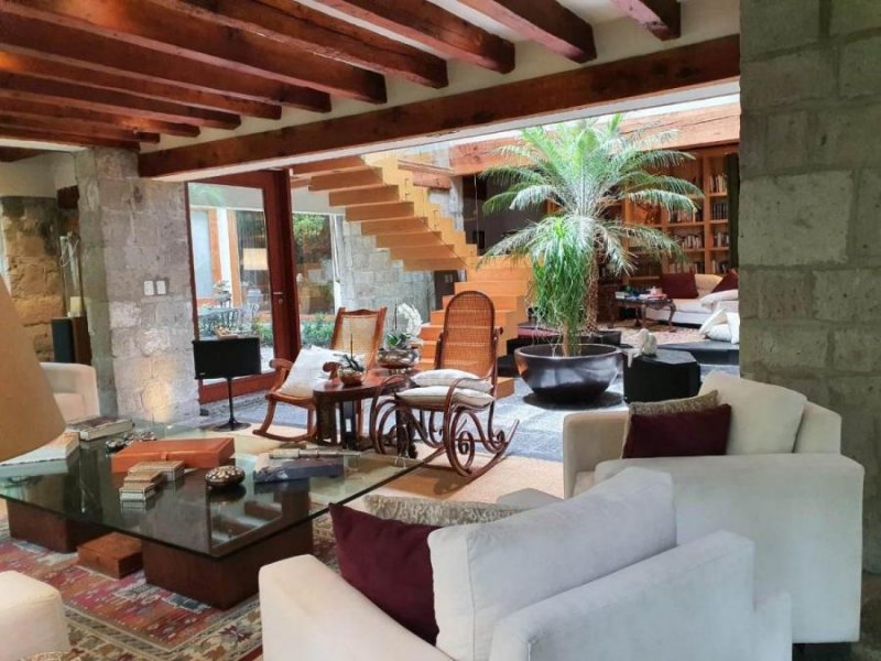 Casa en Venta en PASEOS DE LAS LOMAS Alvaro Obregón, Distrito Federal