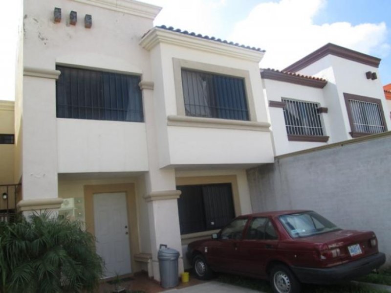 Foto Casa en Venta en Los Arcos, Irapuato, Guanajuato - $ 2.350.000 - CAV105381 - BienesOnLine