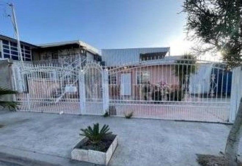 Casa en Venta en JARDIN DORADO TIJUANA, Baja California