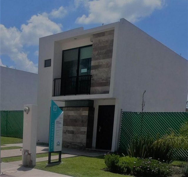 Se vende casa modelo San Alberto de 3 rec, 2.5 baños 120 mts2 de terr, en Privada Valle Real