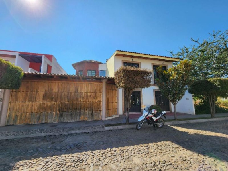 SE VENDE FABULOSA CASA EN AUTLAN. 