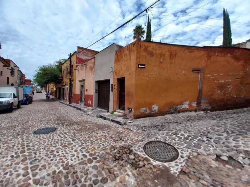 TERRENO CENTRICO EN ESQUINA EN CALLE CERCA AL PARQUE BENITO JUAREZ EN SAN MIGUEL DE ALLENDE, GTO