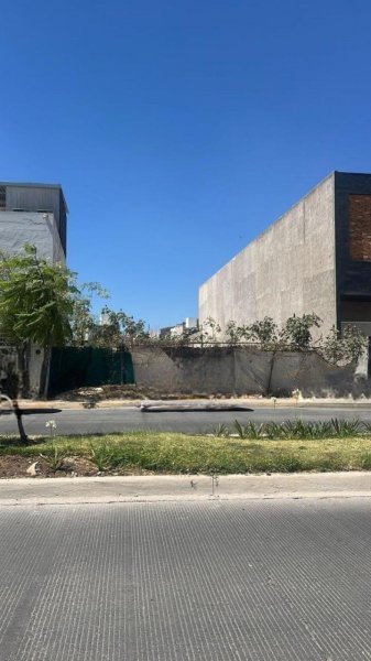 TERRENO COMERCIAL EN VENTA