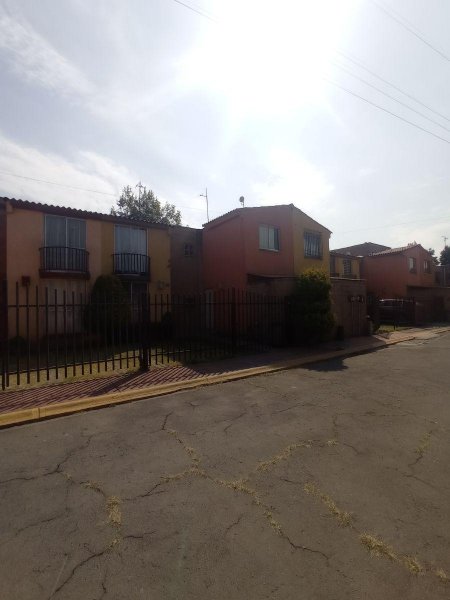 Foto Casa en Venta en Fraccionamiento geovillas cedros, Toluca de Lerdo, Mexico - $ 1.050.000 - CAV341464 - BienesOnLine