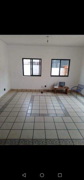 Venta de Casa con Terreno de 828 Metros