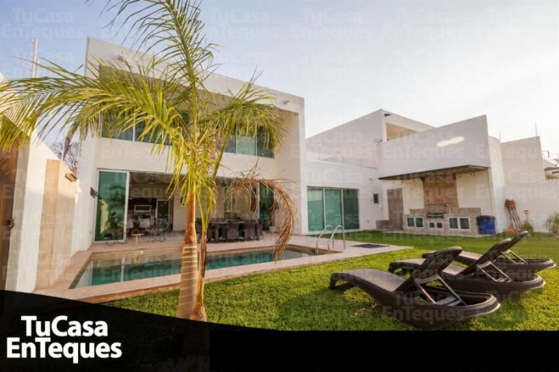 Casa en Venta en  Tequesquitengo, Morelos