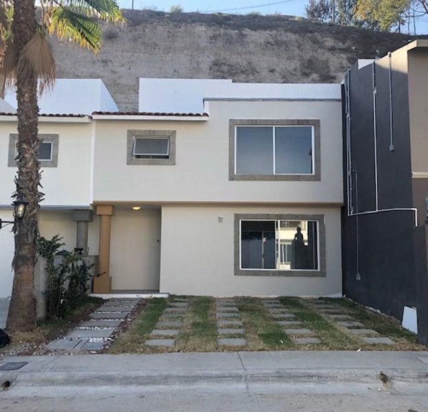 Foto Casa en Venta en El Palmar, Blvd. Cuahutemoc Sur, Baja California - $ 1.800.000 - CAV243529 - BienesOnLine